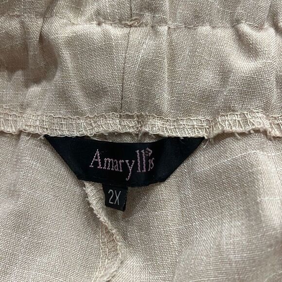 Amaryllis tan paper bag shorts. Size 2x - Picture 3 of 3